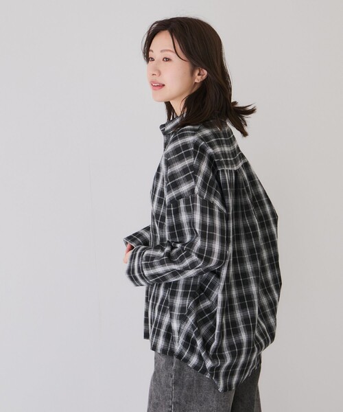 Jayro(ジャイロ)の「オーバーサイズチェック柄スキッパーシャツ(シャツ/ブラウス・レディース・ブラック系その他/ホワイト系その他2・M)」の6枚目の写真