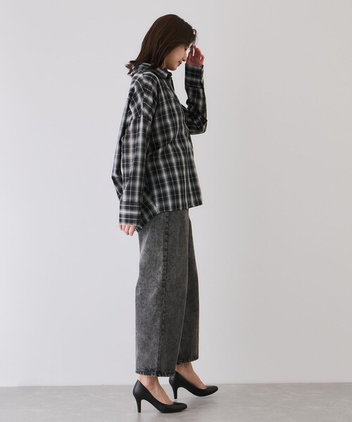 Jayro(ジャイロ)の「オーバーサイズチェック柄スキッパーシャツ(シャツ/ブラウス・レディース・ブラック系その他/ホワイト系その他2・M)」の9枚目の写真