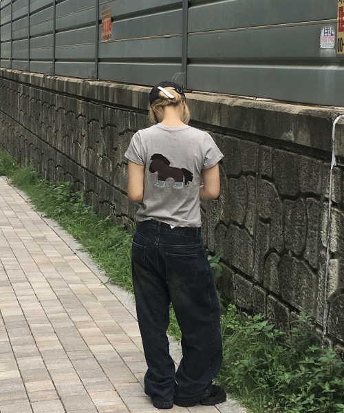 TANSANMAGNESIUM（タンサン マグネシウム）の「ポニーアップリケTシャツ (グレー)（Tシャツ/カットソー・レディース・その他・1/2/3/4）」の6枚目の写真