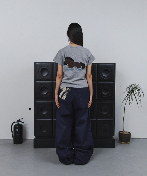TANSANMAGNESIUM（タンサン マグネシウム）の「ポニーアップリケTシャツ (グレー)（Tシャツ/カットソー・レディース・その他・1/2/3/4）」の13枚目の写真