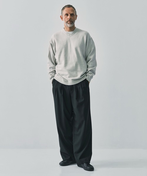 ATON(エイトン)の「【ATON / エイトン】LINEN SHORT FUR V-NECK SWEATER(ニット/セーター・メンズ・オフホワイト/ダークグレー・6/4)」の3枚目の写真