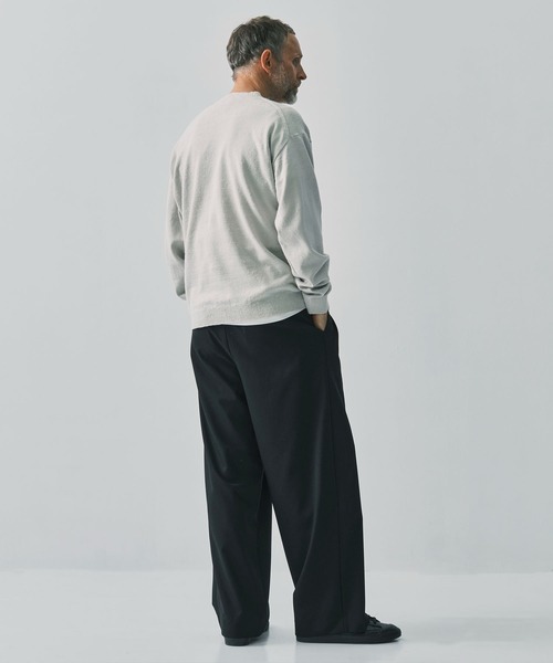 ATON(エイトン)の「【ATON / エイトン】LINEN SHORT FUR V-NECK SWEATER(ニット/セーター・メンズ・オフホワイト/ダークグレー・6/4)」の5枚目の写真