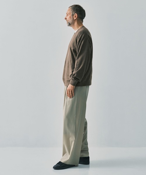 ATON(エイトン)の「【ATON / エイトン】LINEN SHORT FUR V-NECK SWEATER(ニット/セーター・メンズ・オフホワイト/ダークグレー・6/4)」の8枚目の写真