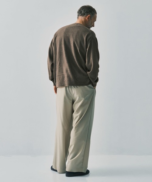 ATON(エイトン)の「【ATON / エイトン】LINEN SHORT FUR V-NECK SWEATER(ニット/セーター・メンズ・オフホワイト/ダークグレー・6/4)」の9枚目の写真