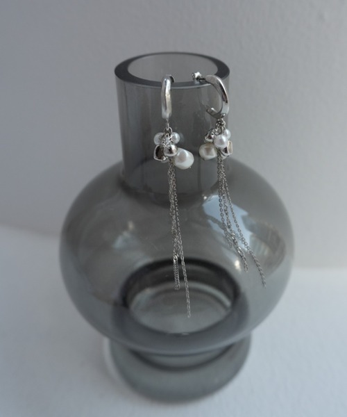 et.UNiVER（エトユニベール）の「Threader Pearl Earring（ピアス（両耳用）・レディース・ゴールド/シルバー・FREE）」の8枚目の写真