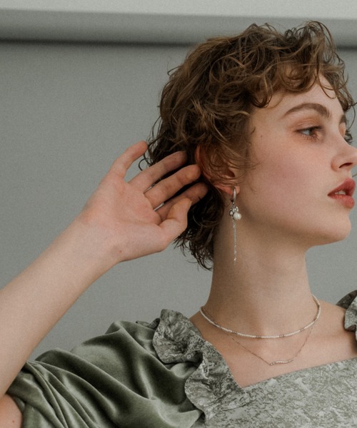 et.UNiVER（エトユニベール）の「Threader Pearl Earring（ピアス（両耳用）・レディース・ゴールド/シルバー・FREE）」の3枚目の写真
