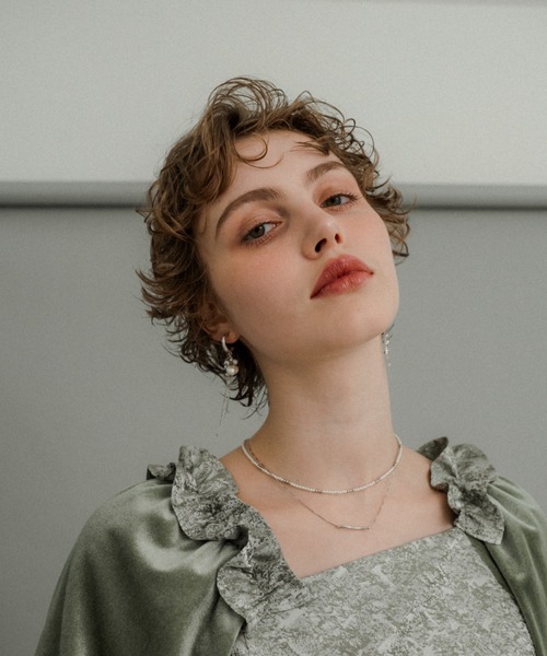et.UNiVER（エトユニベール）の「Threader Pearl Earring（ピアス（両耳用）・レディース・ゴールド/シルバー・FREE）」の4枚目の写真