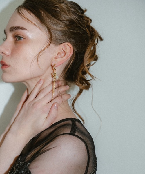 et.UNiVER（エトユニベール）の「Threader Pearl Earring（ピアス（両耳用）・レディース・ゴールド/シルバー・FREE）」の9枚目の写真