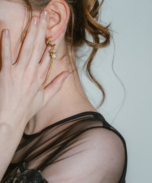 et.UNiVER（エトユニベール）の「Threader Pearl Earring（ピアス（両耳用）・レディース・ゴールド/シルバー・FREE）」の10枚目の写真