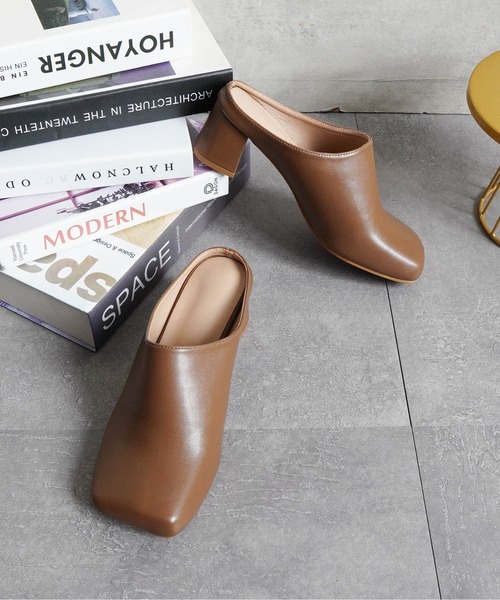 Fabby fabby(ファビィーファビィー)の「スクエアトゥチャンキーヒールミュール(パンプス・レディース・シルバー/キャメル/ブラック・SMALL/MEDIUM/LARGE)」の2枚目の写真