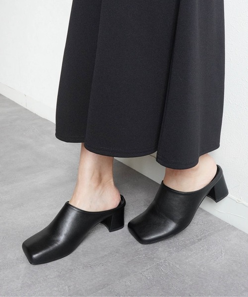 Fabby fabby(ファビィーファビィー)の「スクエアトゥチャンキーヒールミュール(パンプス・レディース・シルバー/キャメル/ブラック・SMALL/MEDIUM/LARGE)」の9枚目の写真