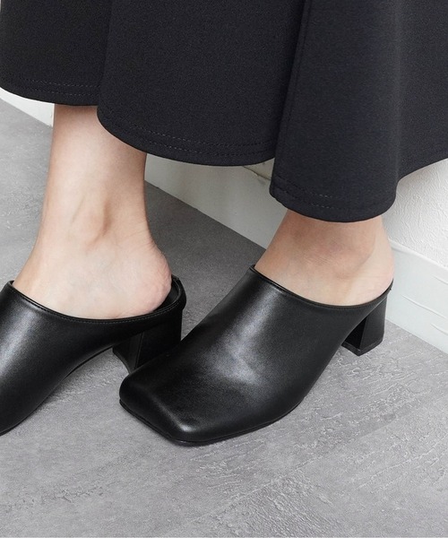 Fabby fabby(ファビィーファビィー)の「スクエアトゥチャンキーヒールミュール(パンプス・レディース・シルバー/キャメル/ブラック・SMALL/MEDIUM/LARGE)」の10枚目の写真