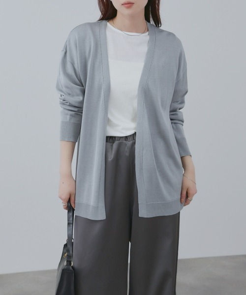 Mac-House(マックハウス)の「FreeNature トッパーカーディガン&Tシャツアンサンブル(ニット/セーター・レディース・ブラック/グレー/グレイッシュベージュ/ライトブルー・L/M)」の4枚目の写真