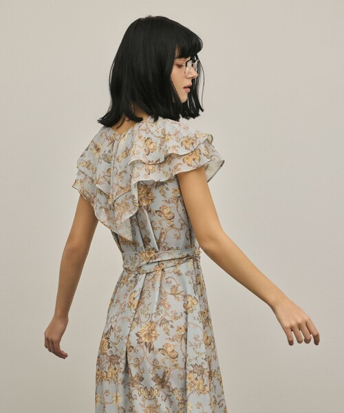 GRACE CONTINENTAL(グレースコンチネンタル)の「サラサプリントフリルカラーワンピース(ワンピース・レディース・サックスブルー/ピンク・36/38)」の12枚目の写真