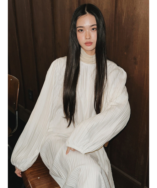 MER MER(メルメル)の「(2カラー) FWプリーツバルーンドレス_ブラック/アイボリー(ワンピース・レディース・ブラック/アイボリー・FREE)」の7枚目の写真