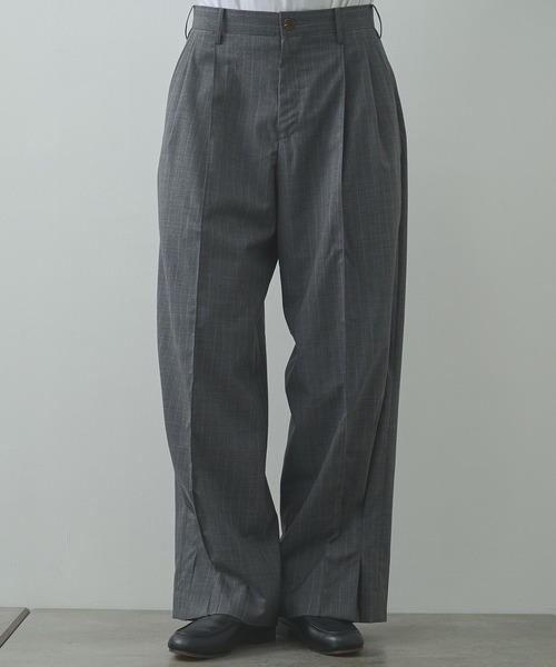 KHOKI(コッキ)の「【KHOKI/コッキ】Pleated Stripe Summer Wool Pants(スラックス・メンズ・ブラック/グレー/ベージュ・2/1)」の3枚目の写真