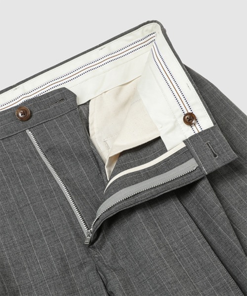 KHOKI(コッキ)の「【KHOKI/コッキ】Pleated Stripe Summer Wool Pants(スラックス・メンズ・ブラック/グレー/ベージュ・2/1)」の6枚目の写真
