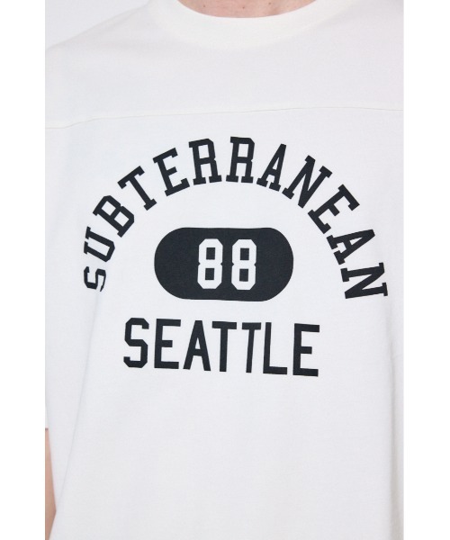 AZUL by moussy(アズールバイマウジー)の「No.88ナンバリングトップス(Tシャツ/カットソー・メンズ・ホワイト/グレー/ライトイエロー/ブラック・MEDIUM/SMALL/LARGE)」の5枚目の写真