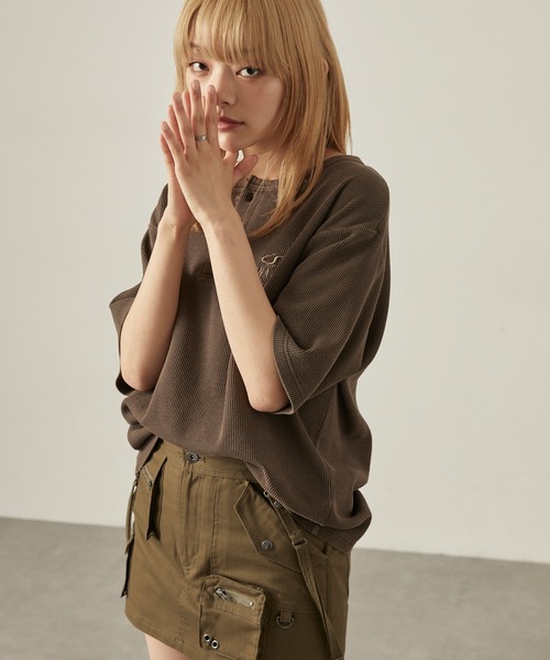 Snap club(スナップクラブ)の「【Snap club】クロップド ワッフル 半袖 ヘンリーネックTシャツ(Tシャツ/カットソー・レディース・スミクロ/ネイビー/ブラウン/レオパード/レッド系・M/L)」の2枚目の写真