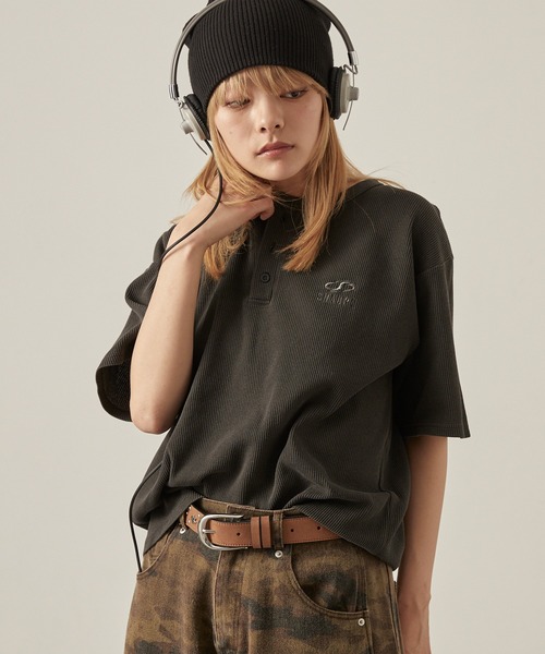 Snap club(スナップクラブ)の「【Snap club】クロップド ワッフル 半袖 ヘンリーネックTシャツ(Tシャツ/カットソー・レディース・スミクロ/ネイビー/ブラウン/レオパード/レッド系・M/L)」の7枚目の写真