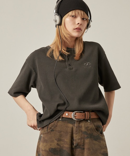 Snap club(スナップクラブ)の「【Snap club】クロップド ワッフル 半袖 ヘンリーネックTシャツ(Tシャツ/カットソー・レディース・スミクロ/ネイビー/ブラウン/レオパード/レッド系・M/L)」の11枚目の写真