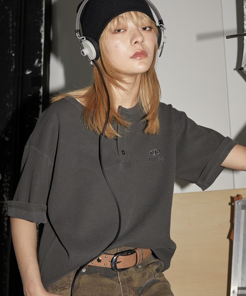 Snap club(スナップクラブ)の「【Snap club】クロップド ワッフル 半袖 ヘンリーネックTシャツ(Tシャツ/カットソー・レディース・スミクロ/ネイビー/ブラウン/レオパード/レッド系・M/L)」の16枚目の写真
