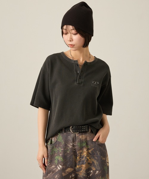 Snap club(スナップクラブ)の「【Snap club】クロップド ワッフル 半袖 ヘンリーネックTシャツ(Tシャツ/カットソー・レディース・スミクロ/ネイビー/ブラウン/レオパード/レッド系・M/L)」の22枚目の写真