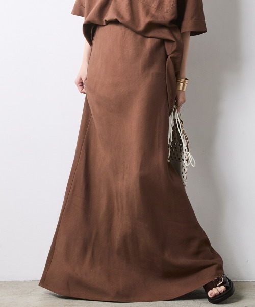 CHIC STYLE(シックスタイル)の「ナローマキシスカート<大きいサイズ有>シックスタイル(スカート・レディース・オフホワイト/モカ/ネイビー・5L/4L/3L/LL/L/M)」の2枚目の写真