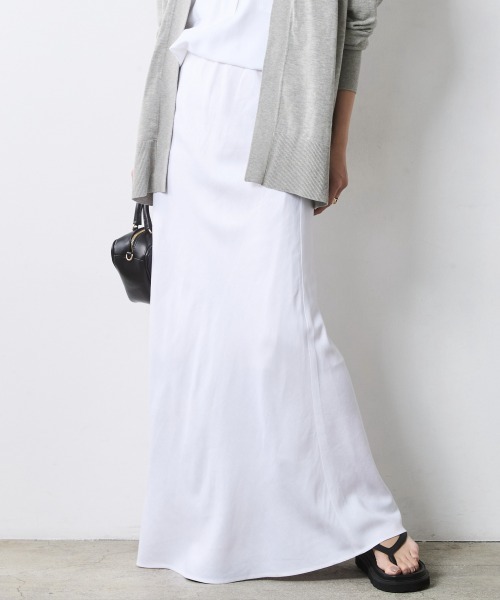 CHIC STYLE(シックスタイル)の「ナローマキシスカート<大きいサイズ有>シックスタイル(スカート・レディース・オフホワイト/モカ/ネイビー・5L/4L/3L/LL/L/M)」の4枚目の写真