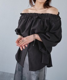 オフショルラウンドヘムフリルブラウス
