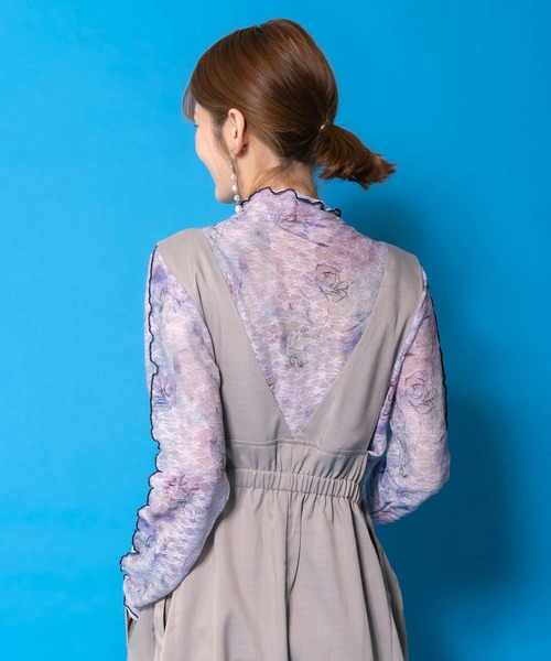 iS ScoLar(イズスカラー)の「561233:マーブル風花蝶刺繍チュールレースインナー(Tシャツ/カットソー・レディース・ブルー/グリーン/ブラック・M)」の16枚目の写真