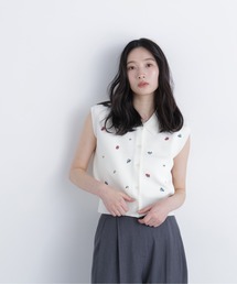 N.（N. Natural Beauty Basic）（エヌエヌナチュラルビューティーベーシック）の「ポロカラーフラワー刺繍ニット（ポロシャツ）」