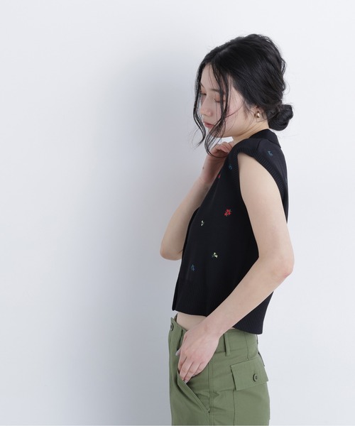 N.（N. Natural Beauty Basic）（エヌエヌナチュラルビューティーベーシック）の「ポロカラーフラワー刺繍ニット（ポロシャツ・レディース・グレー系その他/ブラック系その他2/ホワイト系その他・ﾌﾘ-）」の18枚目の写真