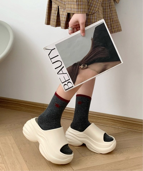 WEGO(ウィゴー)の「厚底軽量スニーカーサンダル(サンダル・レディース・グレー/ブラック/ホワイト・LARGE/MEDIUM)」の2枚目の写真