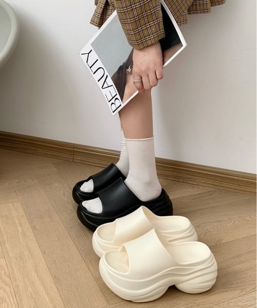 WEGO(ウィゴー)の「厚底軽量スニーカーサンダル(サンダル・レディース・グレー/ブラック/ホワイト・LARGE/MEDIUM)」の4枚目の写真