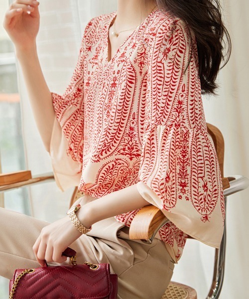 ONEP STAR（ワンピスター）の「プリントデザインフレアスリーブブラウス（シャツ/ブラウス・レディース・レッド・X-LARGE/LARGE/MEDIUM）」の2枚目の写真