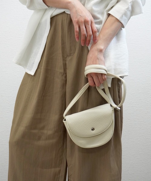 gossara(ゴサラ)の「【大人っぽ小物】ハーフムーンミニポシェット(ショルダーバッグ・レディース・ブラウン/アイボリー・FREE)」の3枚目の写真