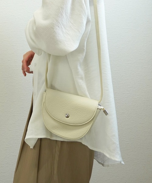 gossara(ゴサラ)の「【大人っぽ小物】ハーフムーンミニポシェット(ショルダーバッグ・レディース・ブラウン/アイボリー・FREE)」の4枚目の写真