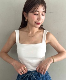 カップ付きスクエアネックタンクトップ