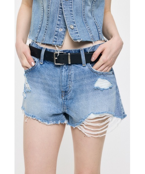 MOUSSY(マウジー)の「MIDRISE RIPPED ショーツ(デニムパンツ・レディース・ワンウォッシュ/ライトブルー・0/1/2)」の19枚目の写真