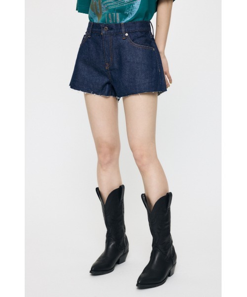 MOUSSY(マウジー)の「MIDRISE RIPPED ショーツ(デニムパンツ・レディース・ワンウォッシュ/ライトブルー・0/1/2)」の3枚目の写真