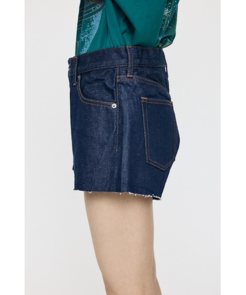 MOUSSY(マウジー)の「MIDRISE RIPPED ショーツ(デニムパンツ・レディース・ワンウォッシュ/ライトブルー・0/1/2)」の5枚目の写真