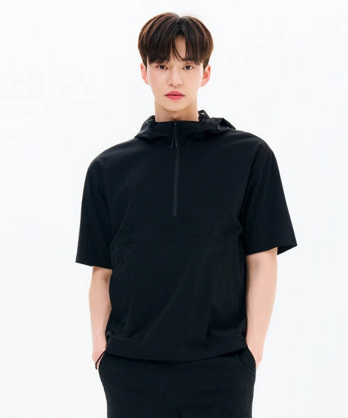 CHASECULT(チェイスカルト)の「共用クールストレッチフードアノラック半袖Tシャツ-FBRU5825D03(Tシャツ/カットソー・メンズ・ブラック・90/95/100/105/110)」の1枚目の写真