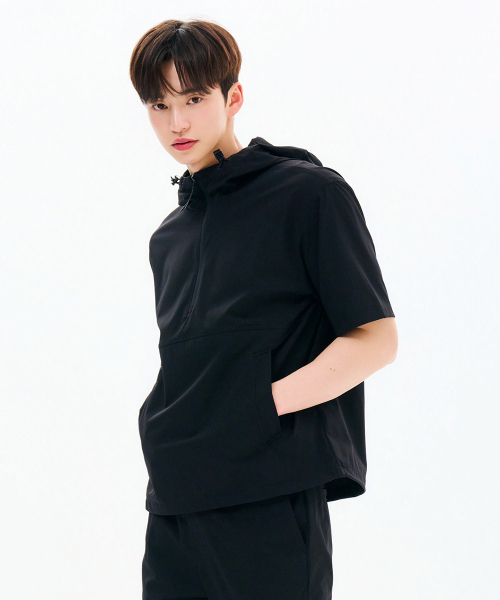 CHASECULT(チェイスカルト)の「共用クールストレッチフードアノラック半袖Tシャツ-FBRU5825D03(Tシャツ/カットソー・メンズ・ブラック・90/95/100/105/110)」の2枚目の写真
