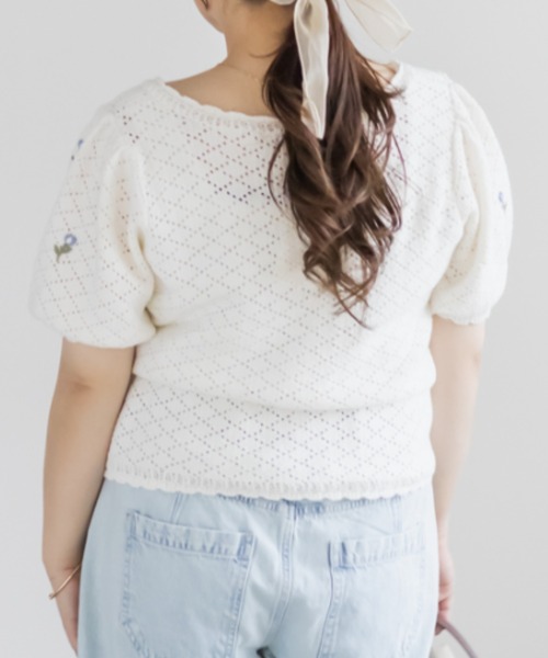 CLETTE(クレット)の「CLETTEオリジナル花刺繍透かし編みニットカーディガン(カーディガン/ボレロ・レディース・ブルー/ブラック/オフホワイト・4L/3L/LL)」の5枚目の写真