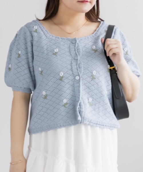 CLETTE(クレット)の「CLETTEオリジナル花刺繍透かし編みニットカーディガン(カーディガン/ボレロ・レディース・ブルー/ブラック/オフホワイト・4L/3L/LL)」の10枚目の写真