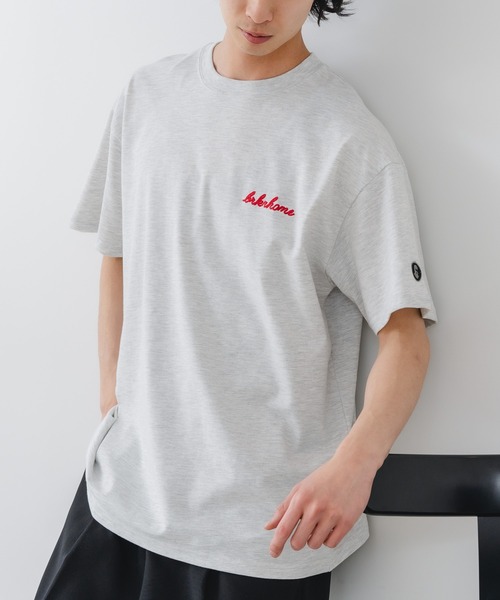 brknhome(ブロークンホーム)の「【BRKNHOME/ブロークンホーム】×【ZERO STAIN/ゼロステイン】【上品なチェーン刺繍ロゴ】コラボTシャツ 汗染み防止 ワンポイント オーバーサイズ(Tシャツ/カットソー・メンズ・オフホワイト/ホワイト/スミクロ・LARGE/MEDIUM)」の2枚目の写真