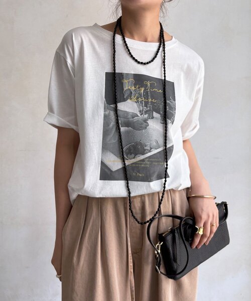 DouDou(ドゥドゥ)の「【WEB限定】フォトTEE(Tシャツ/カットソー・レディース・オフホワイト/チャコールグレー/レッド・FREE)」の2枚目の写真