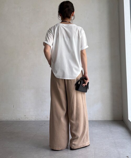 DouDou(ドゥドゥ)の「【WEB限定】フォトTEE(Tシャツ/カットソー・レディース・オフホワイト/チャコールグレー/レッド・FREE)」の8枚目の写真