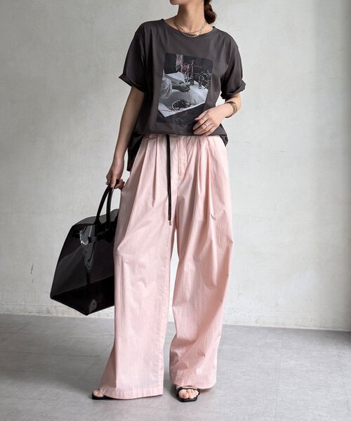 DouDou(ドゥドゥ)の「【WEB限定】フォトTEE(Tシャツ/カットソー・レディース・オフホワイト/チャコールグレー/レッド・FREE)」の17枚目の写真